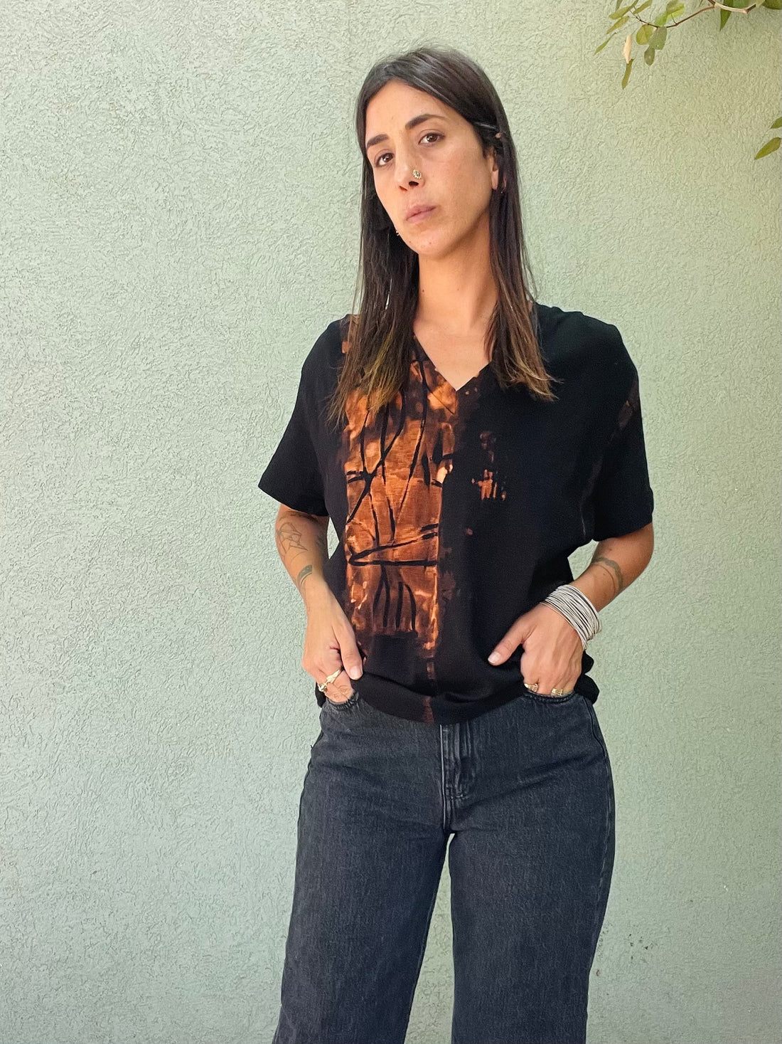 חולצת טי וי - שחור