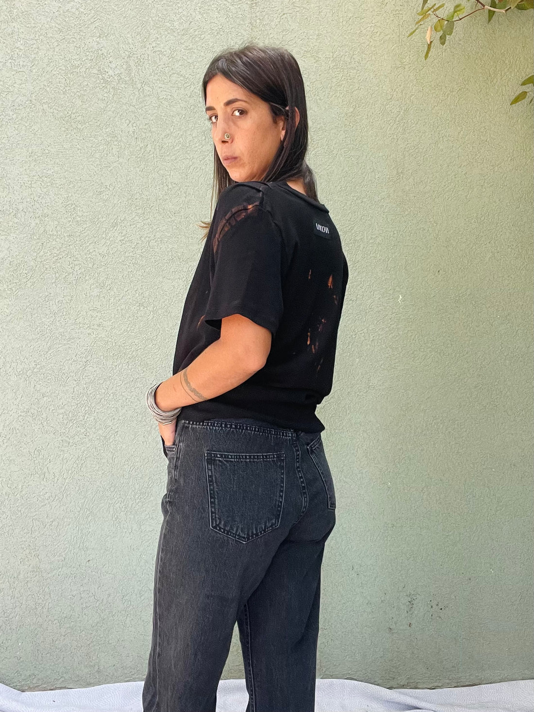 חולצת טי וי - שחור