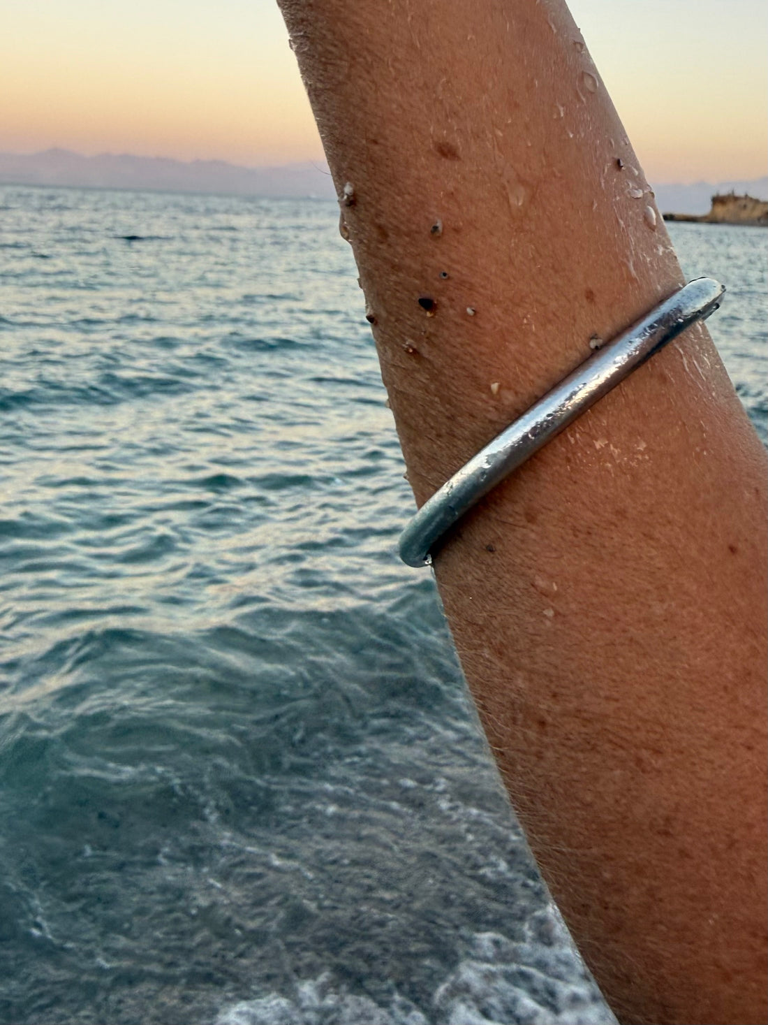 Single Silver Metallic bracelet - Size 2