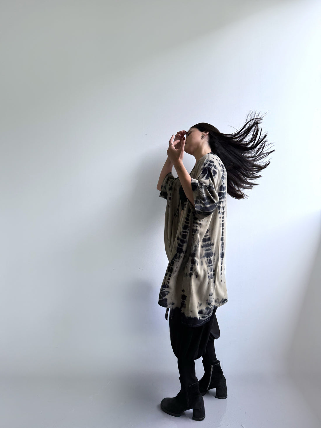 Dyed viscose kimono - stone & navy