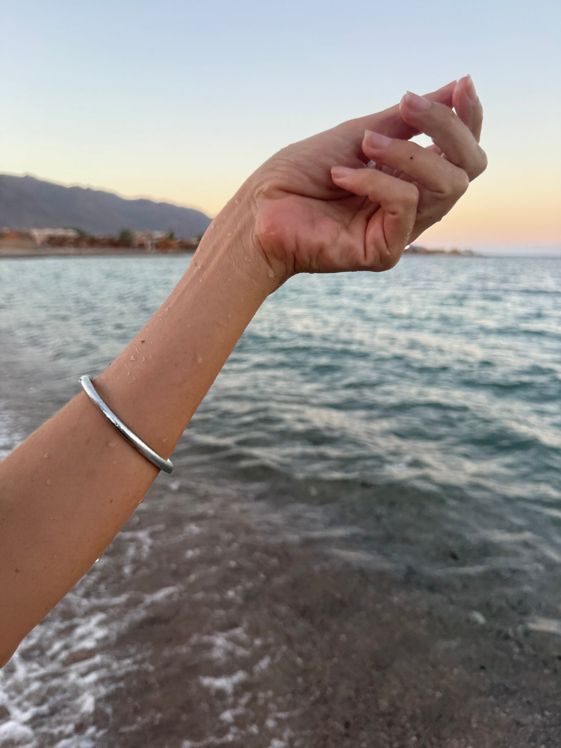 Single Silver Metallic bracelet - Size 2