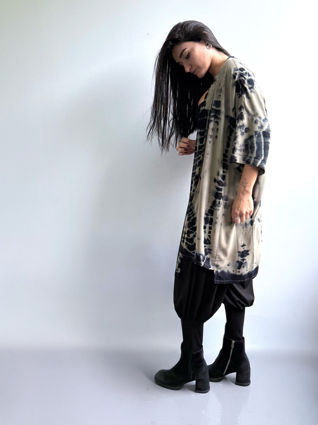 Dyed viscose kimono - stone & navy