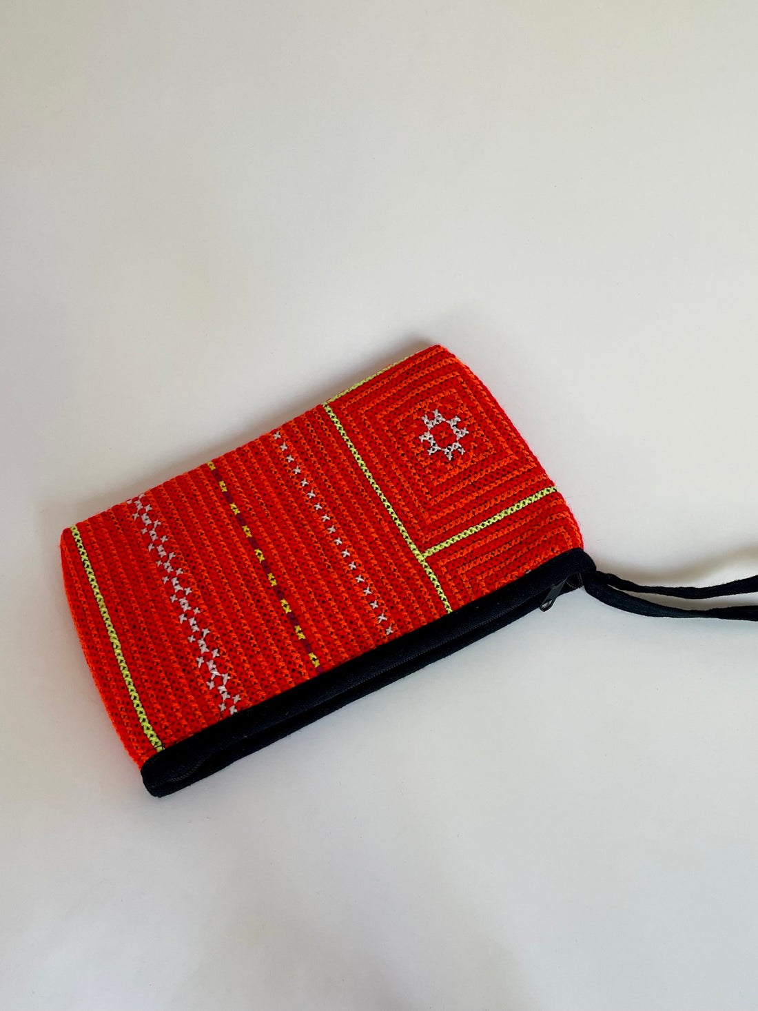 Tribal embordered case - Red