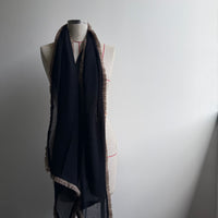 Fringe scarf - stone & black