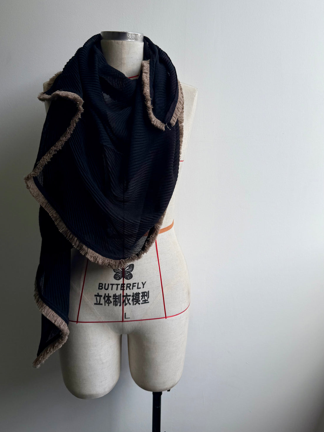 Fringe scarf - stone & black