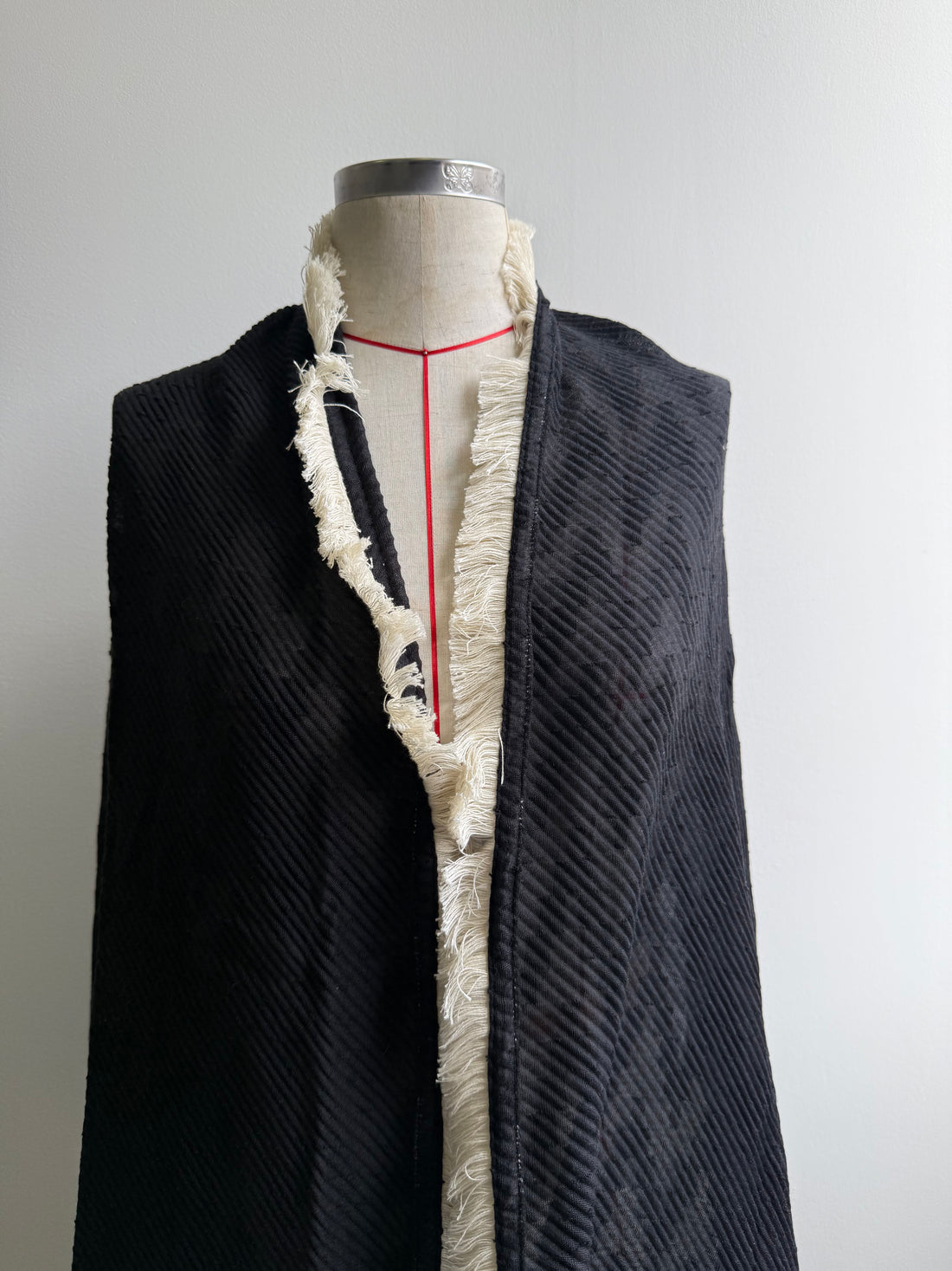 Fringed scarf - black & cream