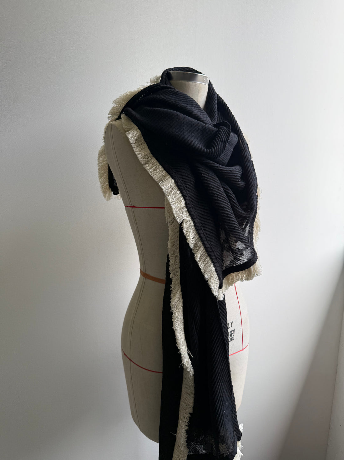 Fringed scarf - black & cream