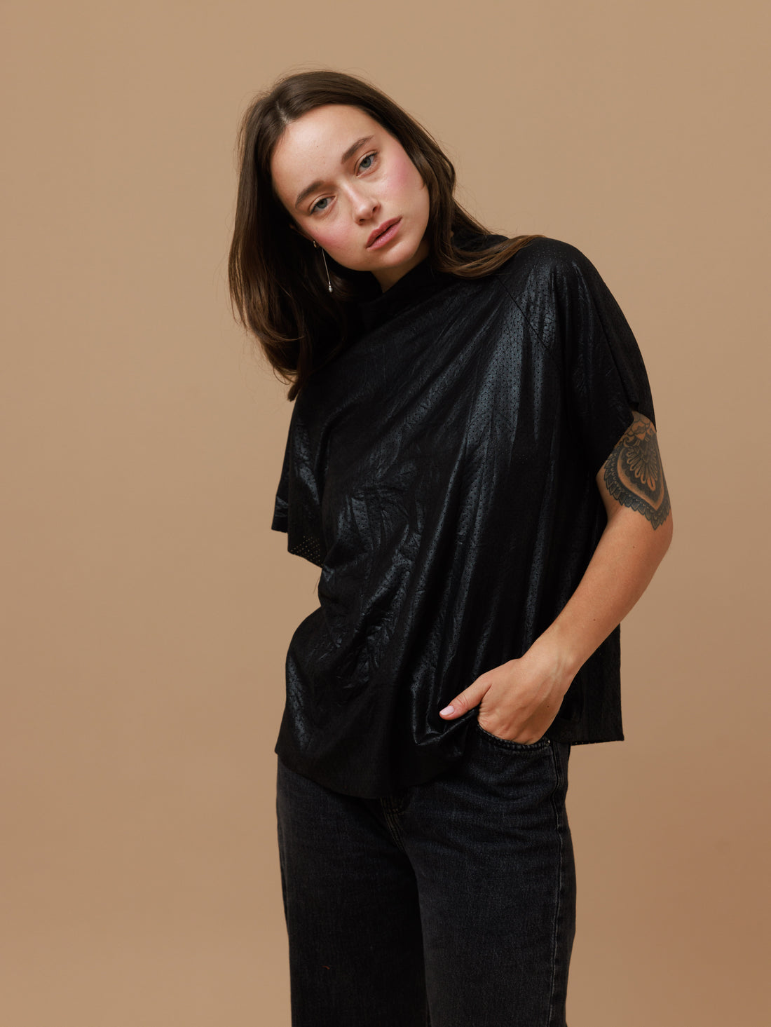 חולצה | עטרה | שחור