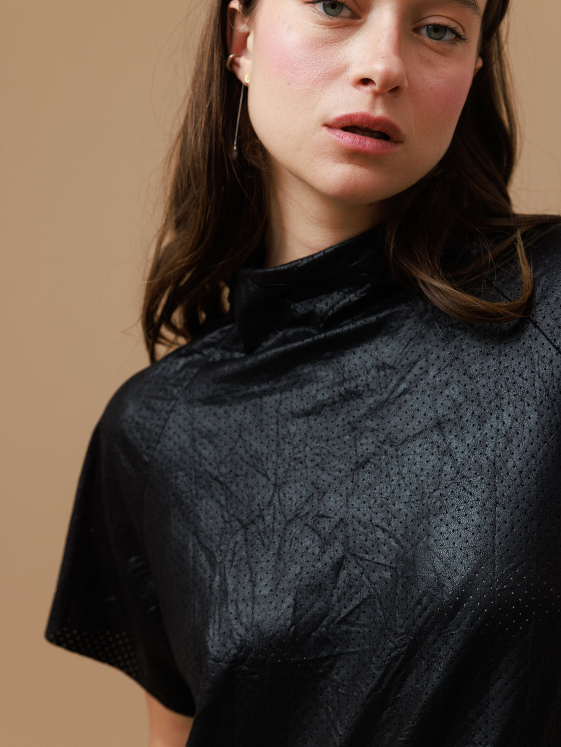 חולצה | עטרה | שחור