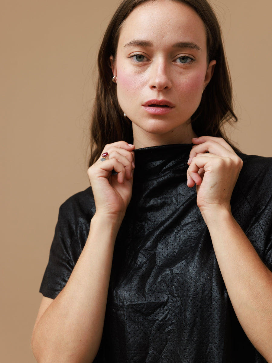 חולצה | עטרה | שחור